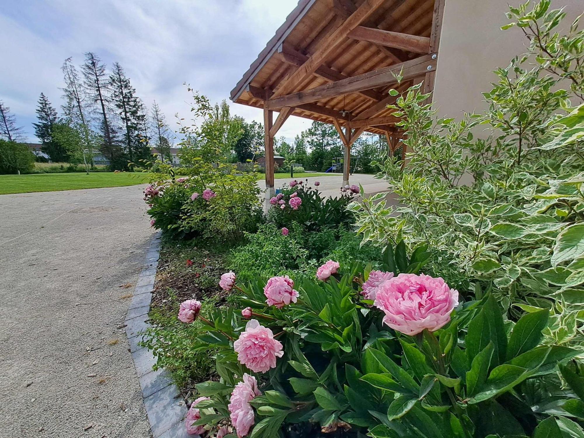 La Pause O Logis Hotel Saint-Laurent-du-Jura Buitenkant foto